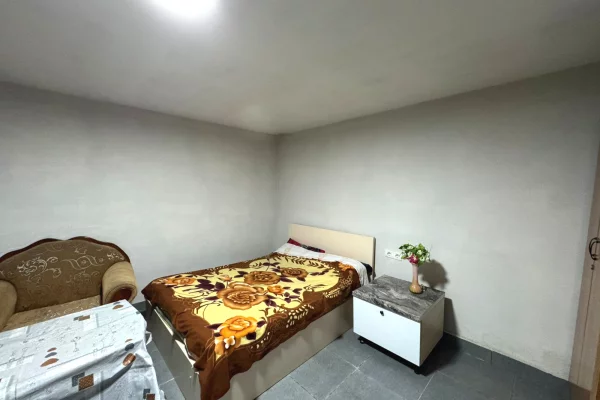 Shtepi me qera Shtepi Private ne Tirane, Garsoniere, Mobilimi E mobiluar, Pagesa 20,000  Leke.