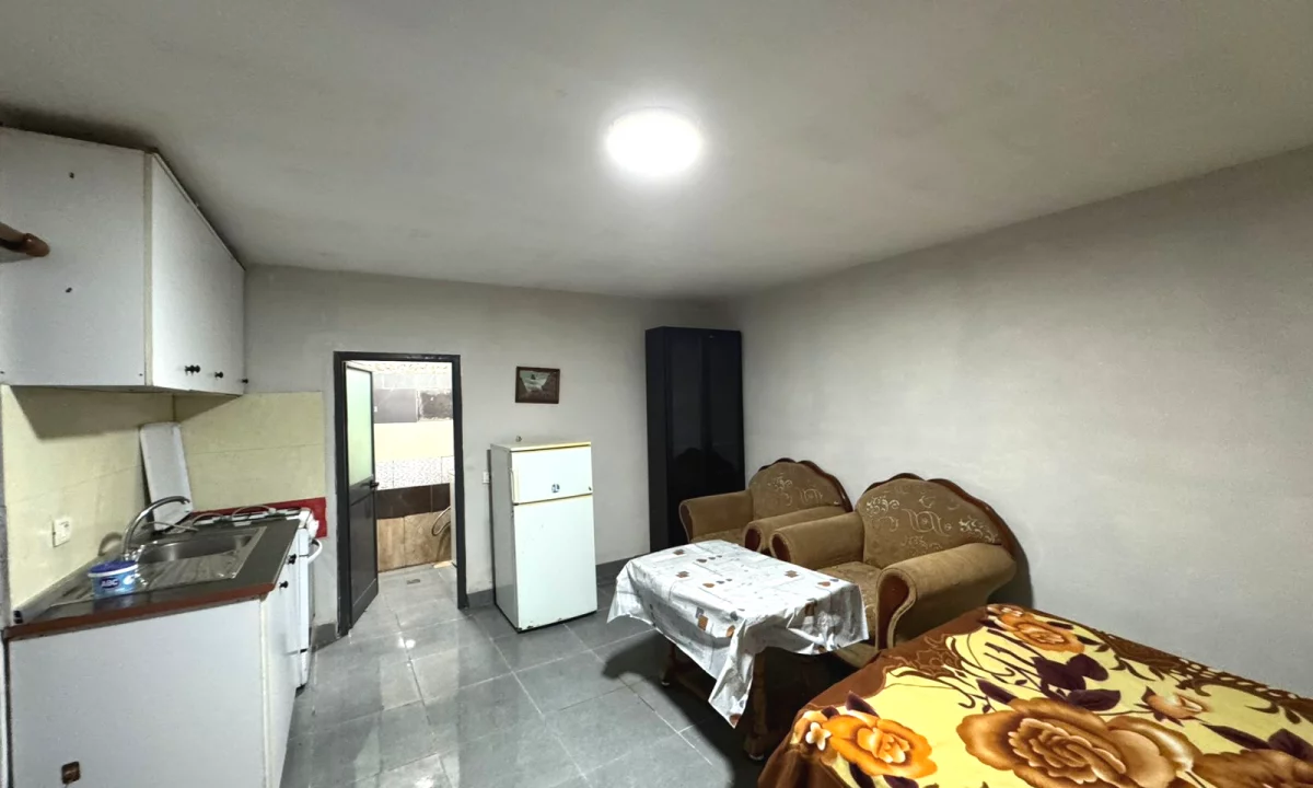 Shtepi me qera Shtepi Private ne Tirane, Garsoniere, Mobilimi E mobiluar, Pagesa 20,000  Leke.