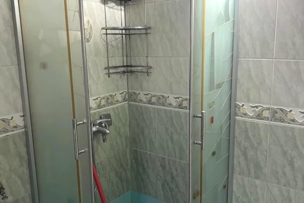 Shtepi me qera Vila Luksoze ne Tirane, 3+1, Mobilimi E mobiluar, Pagesa 500  Euro.