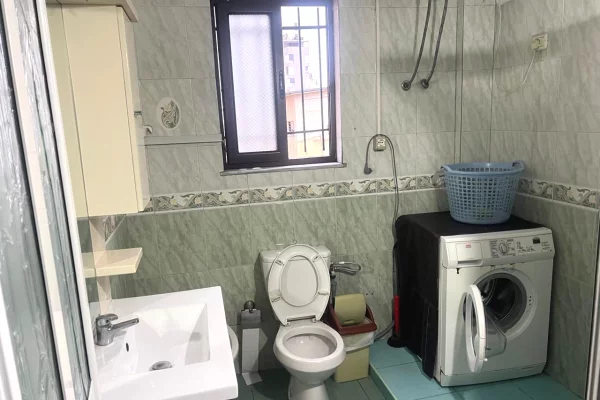 Shtepi me qera Vila Luksoze ne Tirane, 3+1, Mobilimi E mobiluar, Pagesa 500  Euro.