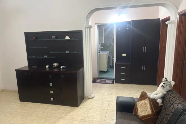 Shtepi me qera Vila Luksoze ne Tirane, 3+1, Mobilimi E mobiluar, Pagesa 500  Euro.