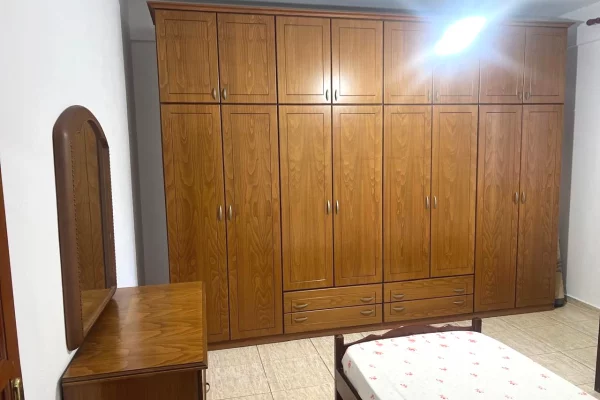 Shtepi me qera Vila Luksoze ne Tirane, 3+1, Mobilimi E mobiluar, Pagesa 500  Euro.