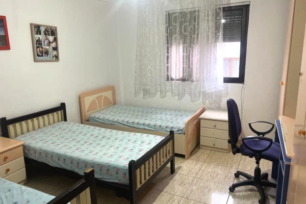 Shtepi me qera Vila Luksoze ne Tirane, 3+1, Mobilimi E mobiluar, Pagesa 500  Euro.