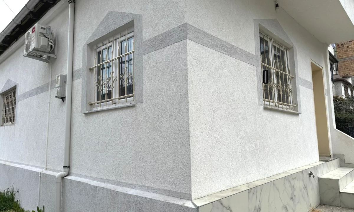 Shtepi me qera Shtepi Private ne Tirane, 1+1, Mobilimi E mobiluar, Pagesa 36,000  Leke.