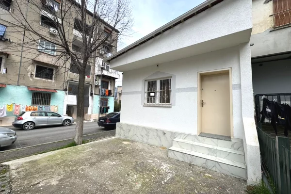 Shtepi me qera Shtepi Private ne Tirane, 1+1, Mobilimi E mobiluar, Pagesa 36,000  Leke.
