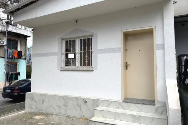 Shtepi me qera Shtepi Private ne Tirane, 1+1, Mobilimi E mobiluar, Pagesa 36,000  Leke.