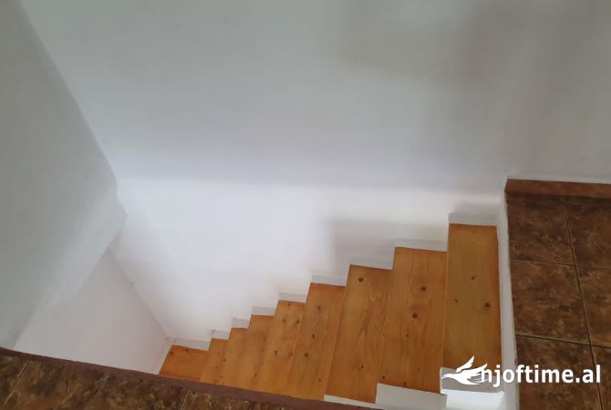 Ambient biznesi me qera 1+1 ne Tirane - 30,000 Leke