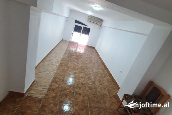 Ambient biznesi me qera 1+1 ne Tirane - 30,000 Leke