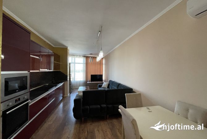 Shtepi me qera Apartament ne Tirane, 2+1, Mobilimi E mobiluar, Pagesa 400  Euro.