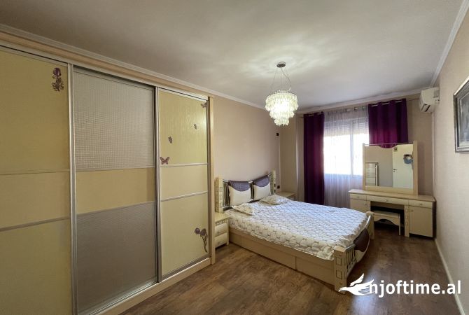 Shtepi me qera Apartament ne Tirane, 2+1, Mobilimi E mobiluar, Pagesa 400  Euro.