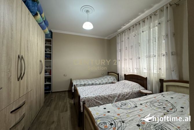 Shtepi ne shitje Apartament ne Tirane, 2+1, Mobilimi E mobiluar, Pagesa 140,000  Euro.