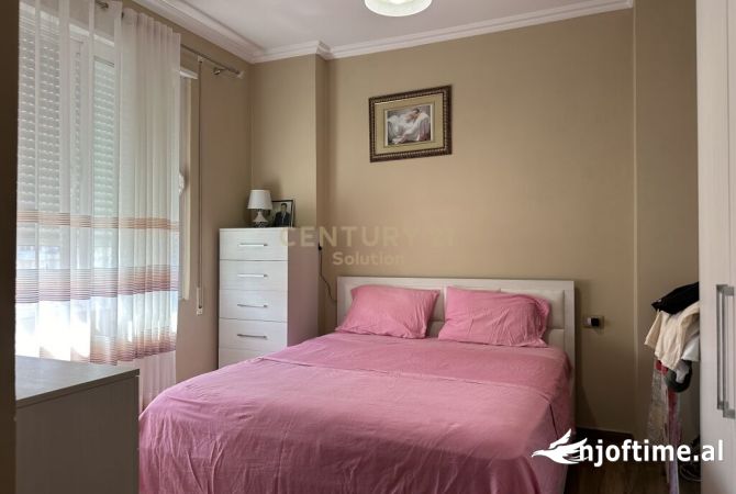 Shtepi ne shitje Apartament ne Tirane, 2+1, Mobilimi E mobiluar, Pagesa 140,000  Euro.