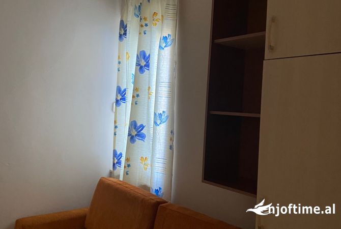 Shtepi me qera Apartament ne Tirane, 2+1, Mobilimi E mobiluar, Pagesa 650  Euro.