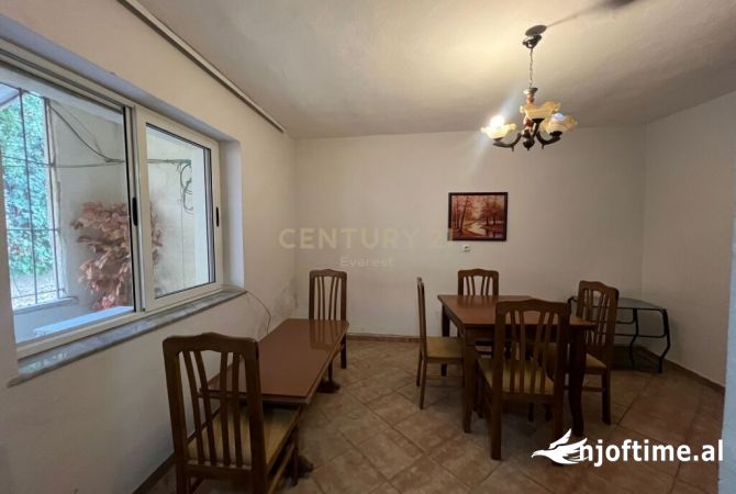 Shtepi ne shitje Apartament ne Tirane, 2+1, Mobilimi Pjeserisht e mobiluar, Pagesa 103,000  Euro.