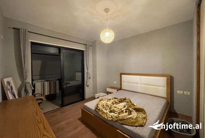 Shtepi ne shitje Apartament ne Tirane, 2+1, Mobilimi E mobiluar, Pagesa 150,000  Euro.