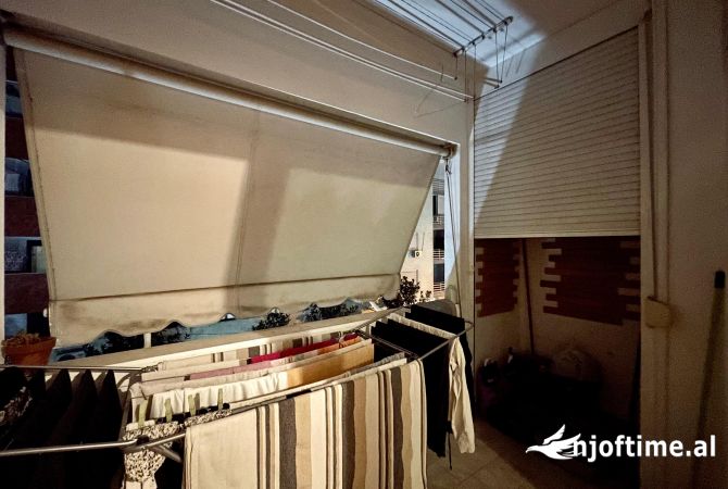 Shtepi ne shitje Apartament ne Tirane, 2+1, Mobilimi E mobiluar, Pagesa 150,000  Euro.