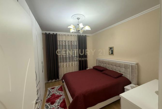 Shtepi ne shitje Apartament ne Tirane, 1+1, Mobilimi Bosh, pa mobiluar, Pagesa 110,000  Euro.