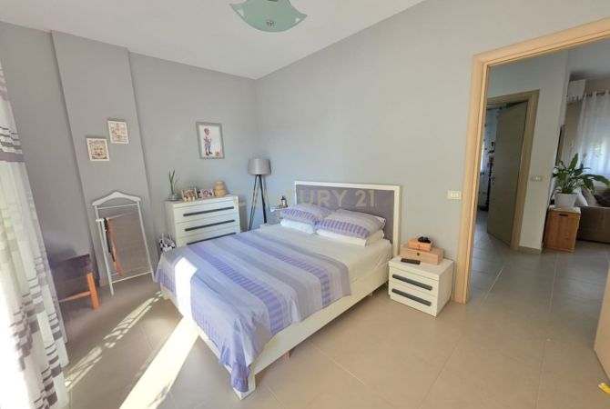Shtepi ne shitje Apartament ne Tirane, 2+1, Mobilimi E mobiluar, Pagesa 130,000  Euro.