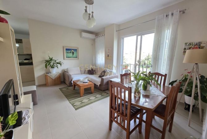 Shtepi ne shitje Apartament ne Tirane, 2+1, Mobilimi E mobiluar, Pagesa 130,000  Euro.