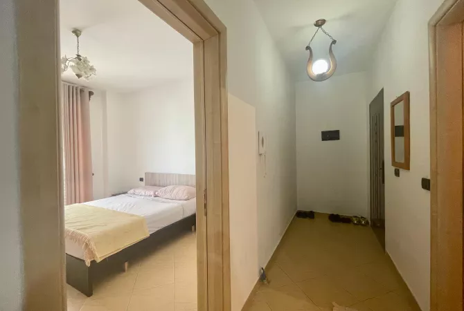 Shtepi ne shitje Apartament ne Tirane, 1+1, Mobilimi E mobiluar, Pagesa 99,000  Euro.