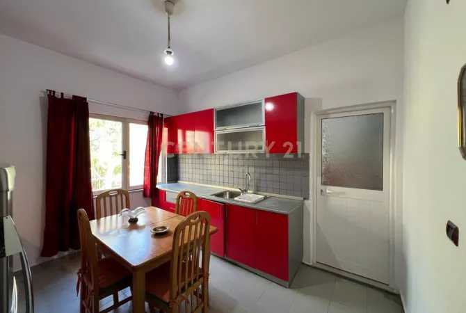 Shtepi me qera 2+1 ne Tirane - 430 Euro