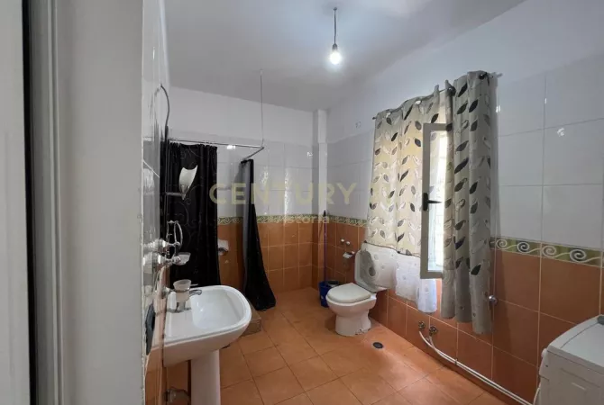 Shtepi me qera Apartament ne Tirane, 2+1, Mobilimi E mobiluar, Pagesa 430  Euro.