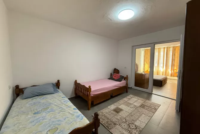 Shtepi me qera Apartament ne Tirane, 2+1, Mobilimi E mobiluar, Pagesa 400  Euro.