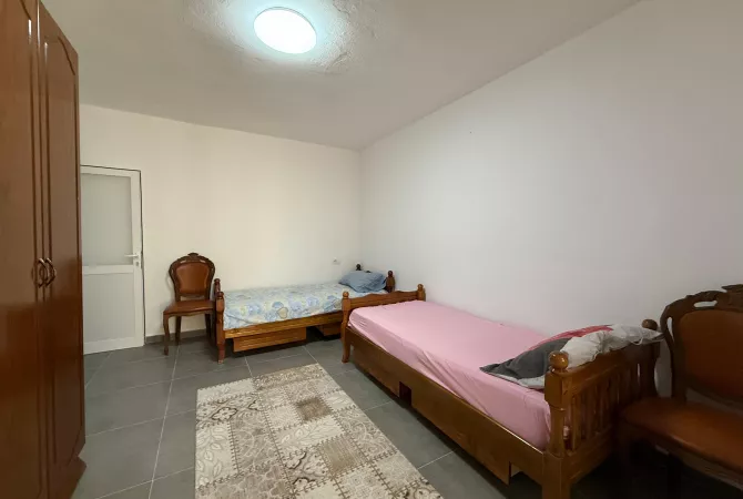 Shtepi me qera Apartament ne Tirane, 2+1, Mobilimi E mobiluar, Pagesa 400  Euro.