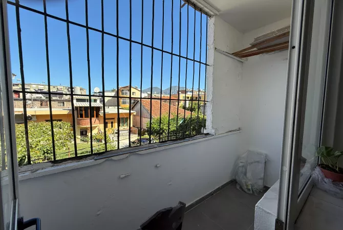 Shtepi me qera Apartament ne Tirane, 2+1, Mobilimi E mobiluar, Pagesa 400  Euro.