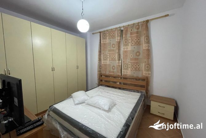 Shtepi me qera Apartament ne Tirane, 3+1, Mobilimi E mobiluar, Pagesa 450  Euro.