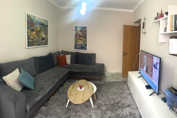 Shtepi me qera 1+1 ne Tirane - 60,000 Leke