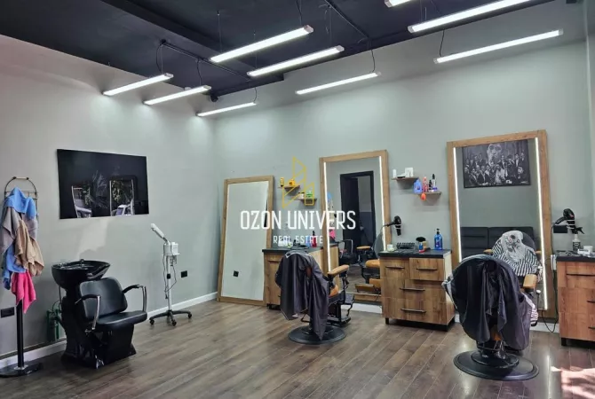 Ambiente Commerciale in Vendita 3+1 a Tirana - 80,000 Euro