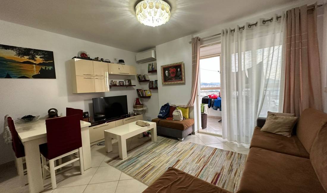 Shtepi ne shitje Apartament ne Tirane, 2+1, Mobilimi E mobiluar, Pagesa 89,000  Euro.