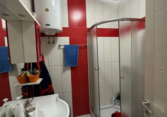 Shtepi ne shitje Apartament ne Tirane, 2+1, Mobilimi E mobiluar, Pagesa 89,000  Euro.