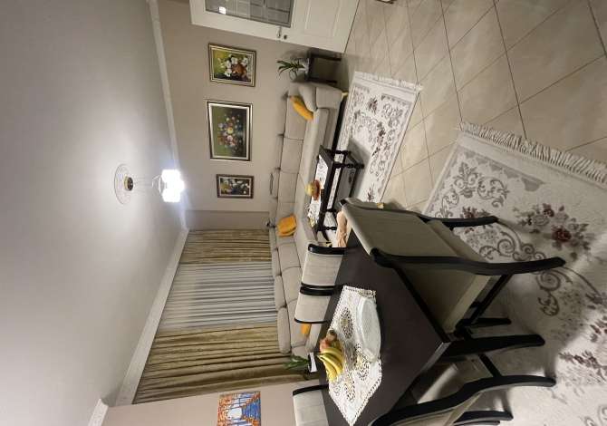 Shitet apartament 2+1 prane shkolles Sarina