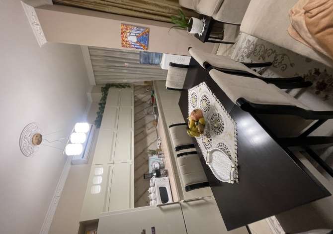 Shtepi ne shitje Apartament ne Tirane, 2+1, Mobilimi E mobiluar, Pagesa 97,000  Euro.