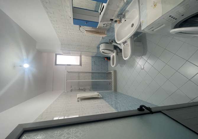 Shtepi me qera Apartament ne Tirane, 1+1, Mobilimi E mobiluar, Pagesa 250  Euro.