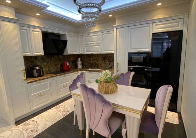 Shtepi ne shitje Apartament ne Tirane, 3+1, Mobilimi E mobiluar, Pagesa 250,000  Euro.