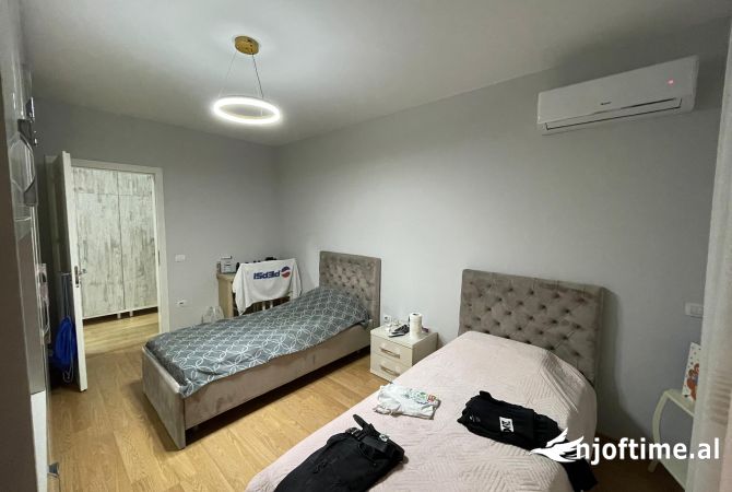 Shtepi ne shitje Apartament ne Tirane, 2+1, Mobilimi Bosh, pa mobiluar, Pagesa 195,000  Euro.