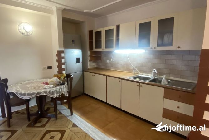 Shtepi me qera Apartament ne Tirane, 1+1, Mobilimi E mobiluar, Pagesa 500  Euro.