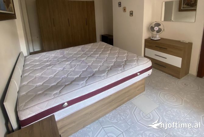 Shtepi me qera Apartament ne Tirane, 1+1, Mobilimi E mobiluar, Pagesa 500  Euro.