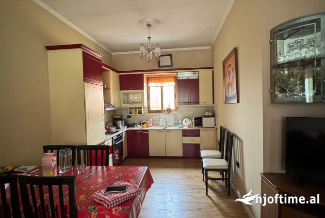 Shtepi me qera 3+1 ne Tirane - 800 Euro
