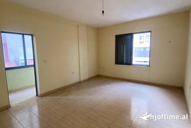 Shtepi ne shitje 3+1 ne Tirane - 84,000 Euro