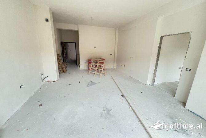 Shtepi ne shitje Apartament ne Tirane, 1+1, Mobilimi Bosh, pa mobiluar, Pagesa 162,380  Euro.