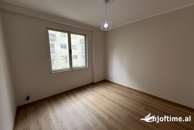 Shtepi ne shitje Apartament ne Tirane, 2+1, Mobilimi Bosh, pa mobiluar, Pagesa 138,000  Euro.