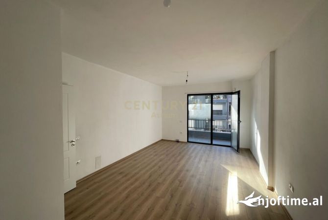 Shtepi ne shitje Apartament ne Tirane, 2+1, Mobilimi Bosh, pa mobiluar, Pagesa 155,000  Euro.