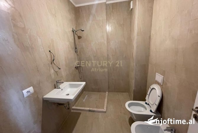 Shtepi ne shitje Apartament ne Tirane, 2+1, Mobilimi Bosh, pa mobiluar, Pagesa 155,000  Euro.