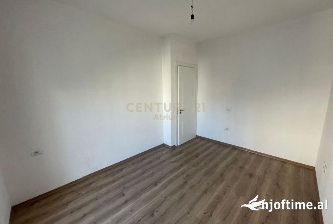 Shtepi ne shitje Apartament ne Tirane, 2+1, Mobilimi Bosh, pa mobiluar, Pagesa 155,000  Euro.