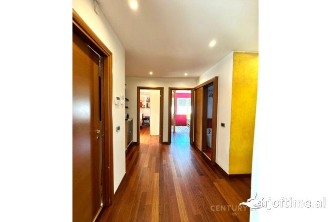 Shtepi ne shitje Apartament ne Tirane, 2+1, Mobilimi E mobiluar, Pagesa 370,000  Euro.