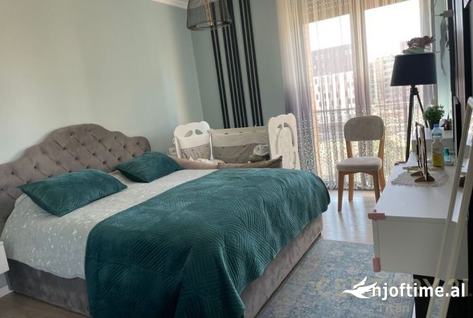 Shtepi ne shitje Apartament ne Tirane, 2+1, Mobilimi E mobiluar, Pagesa 250,000  Euro.